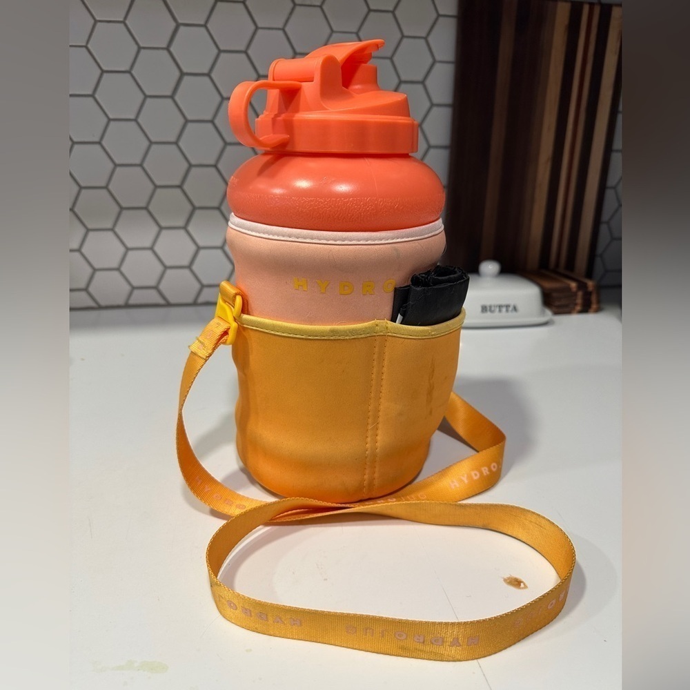 Hydro jug coral with sleeve and pockets
